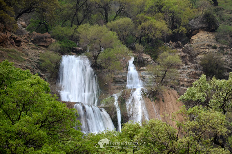 Tang-e Tamoradi Waterfall