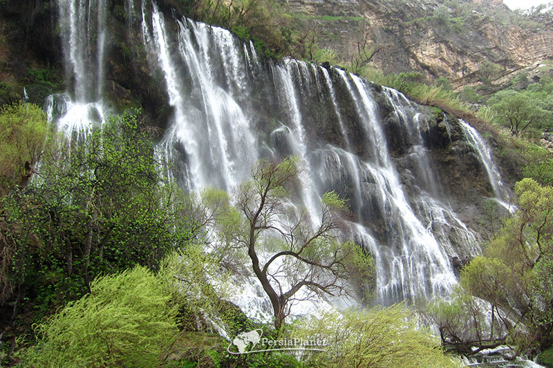Shevi Waterfall, Tale zang