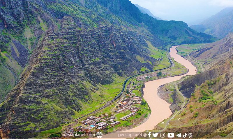 Tang 5 train station and Sezar river, Lorestan